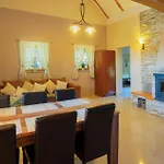 Lovely Home In Velika Nedelja With Wifi Hébergement de vacances *