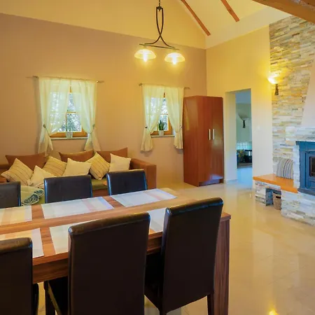1 Bedroom In بيت للعطل *