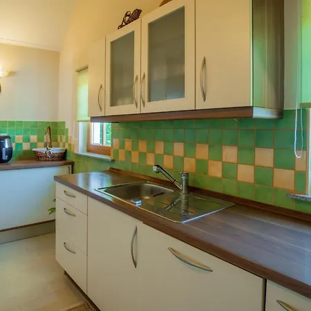In Velika Nedelja With Kitchen