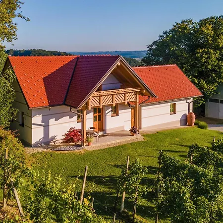 Lovely Home In Velika Nedelja With Wifi Hébergement de vacances Velika Nedelja